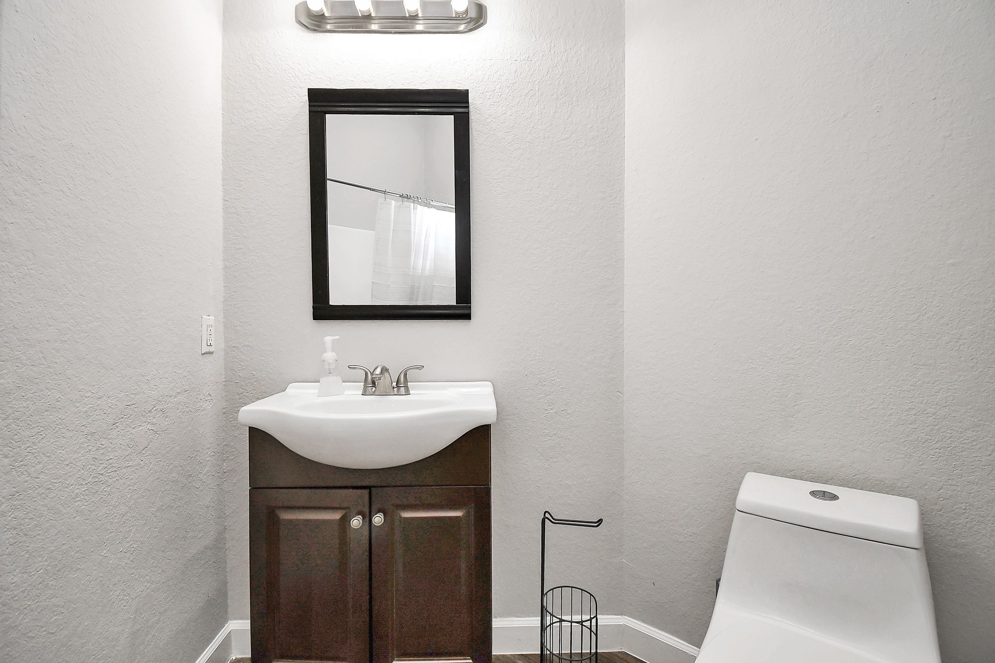 5102 Chase Park Court, Bacliff, TX 77518