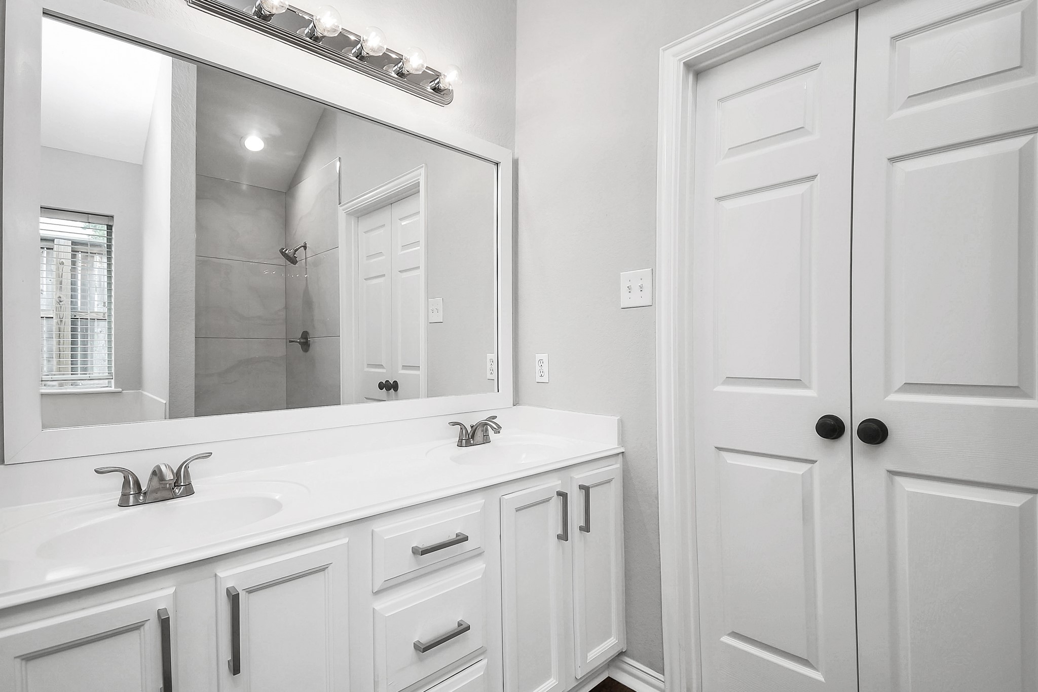 5102 Chase Park Court, Bacliff, TX 77518