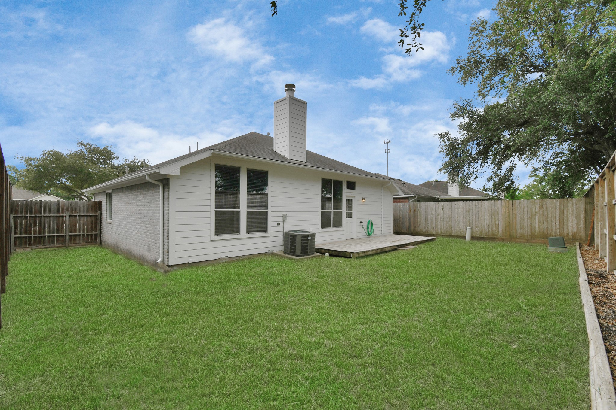 5102 Chase Park Court, Bacliff, TX 77518
