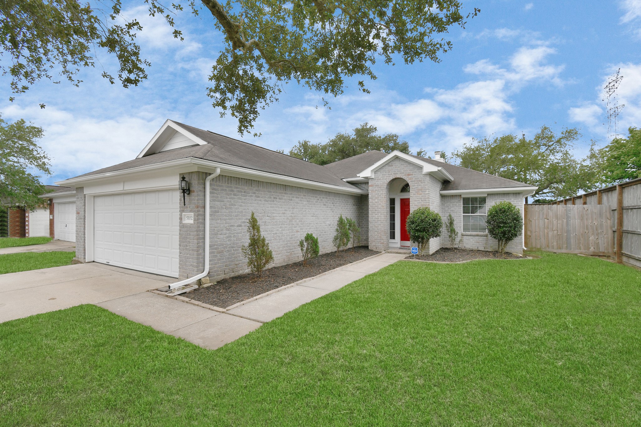 5102 Chase Park Court, Bacliff, TX 77518