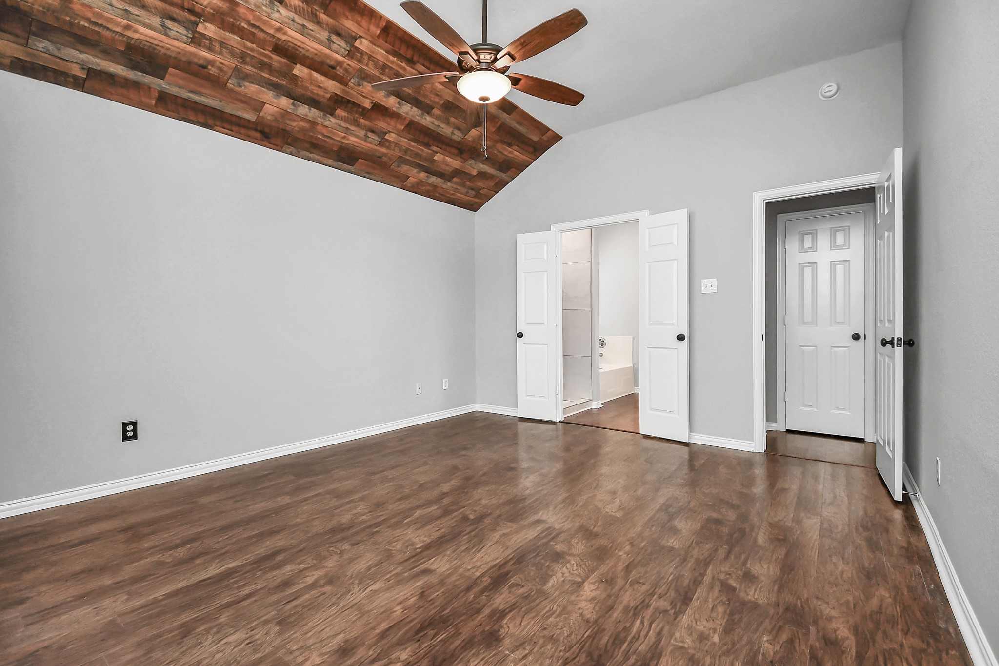 5102 Chase Park Court, Bacliff, TX 77518