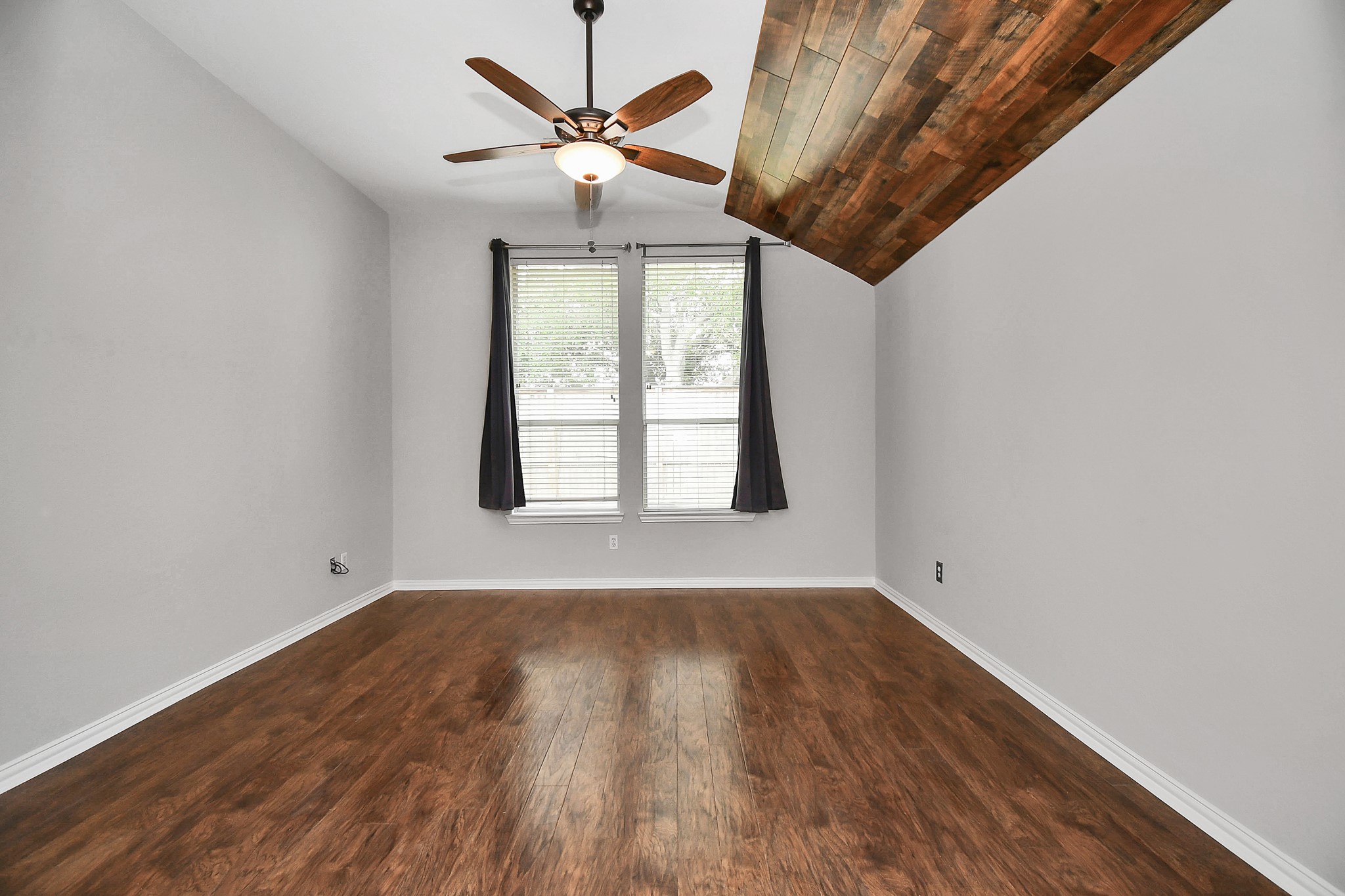 5102 Chase Park Court, Bacliff, TX 77518