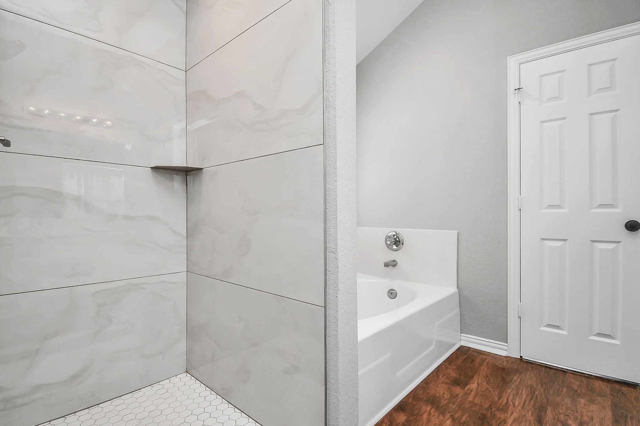 5102 Chase Park Court, Bacliff, TX 77518