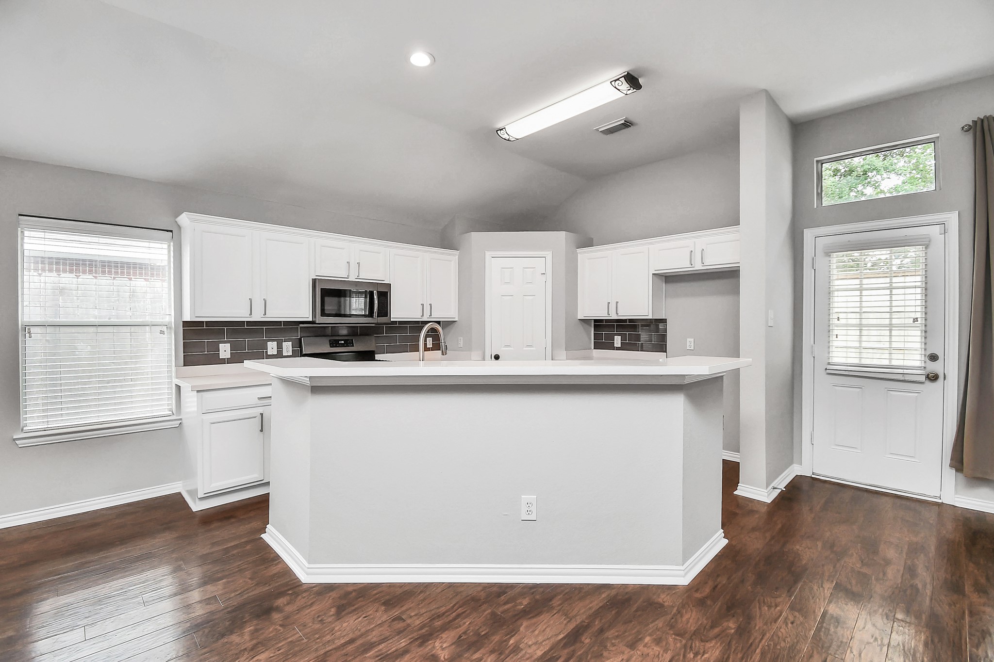 5102 Chase Park Court, Bacliff, TX 77518