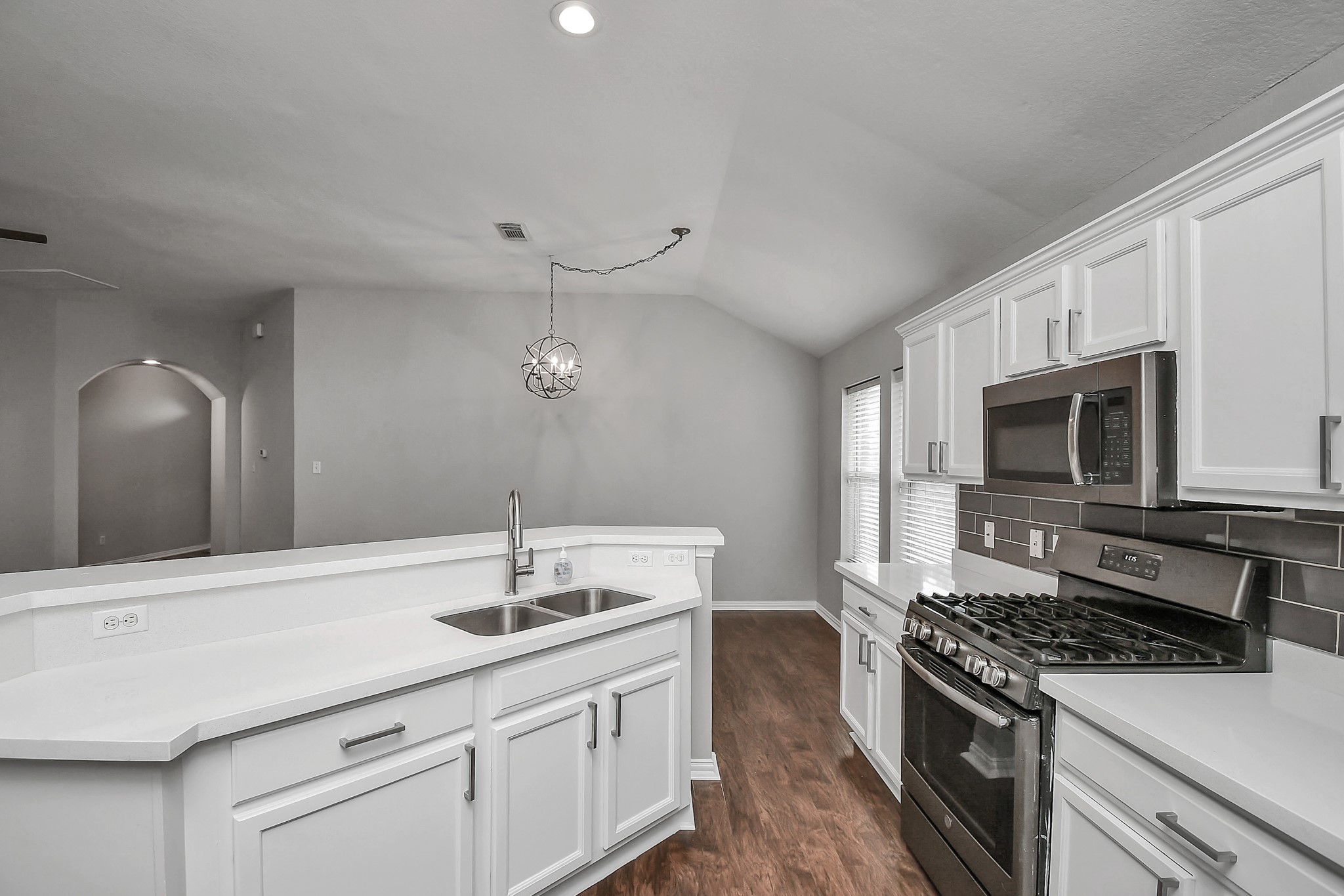 5102 Chase Park Court, Bacliff, TX 77518