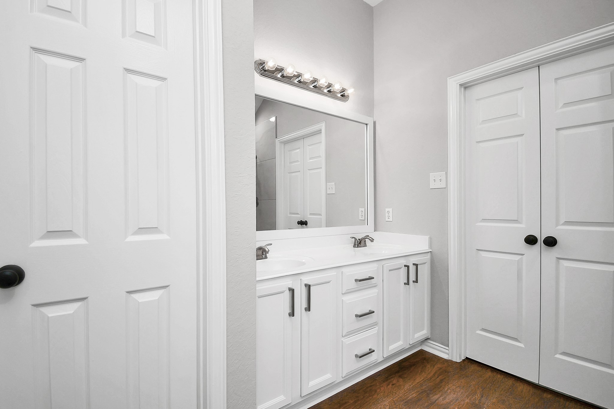 5102 Chase Park Court, Bacliff, TX 77518