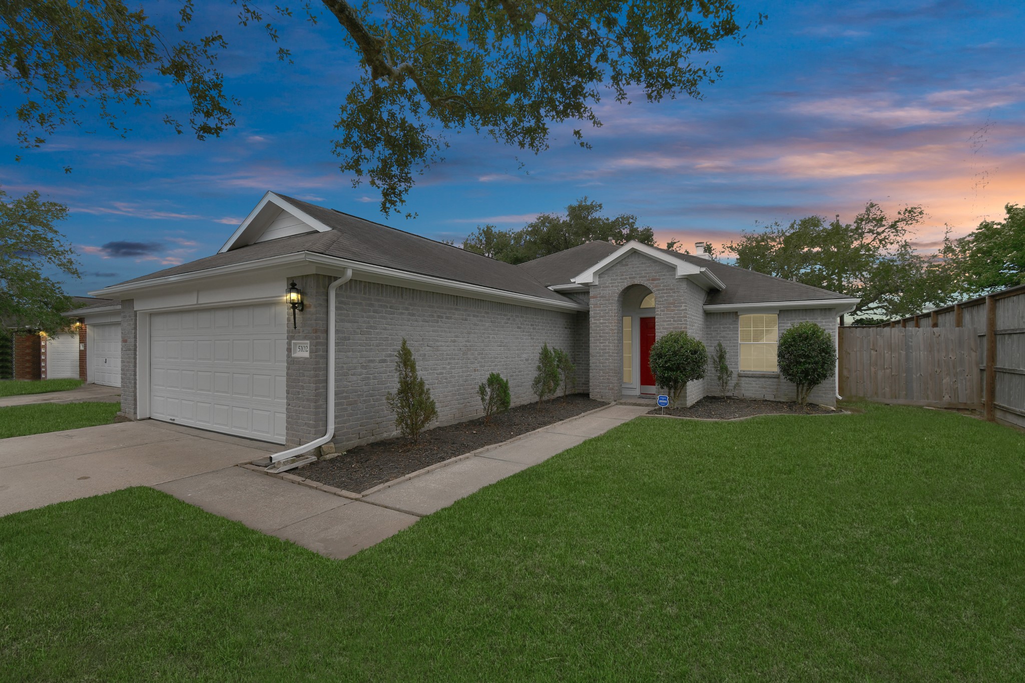 5102 Chase Park Court, Bacliff, TX 77518