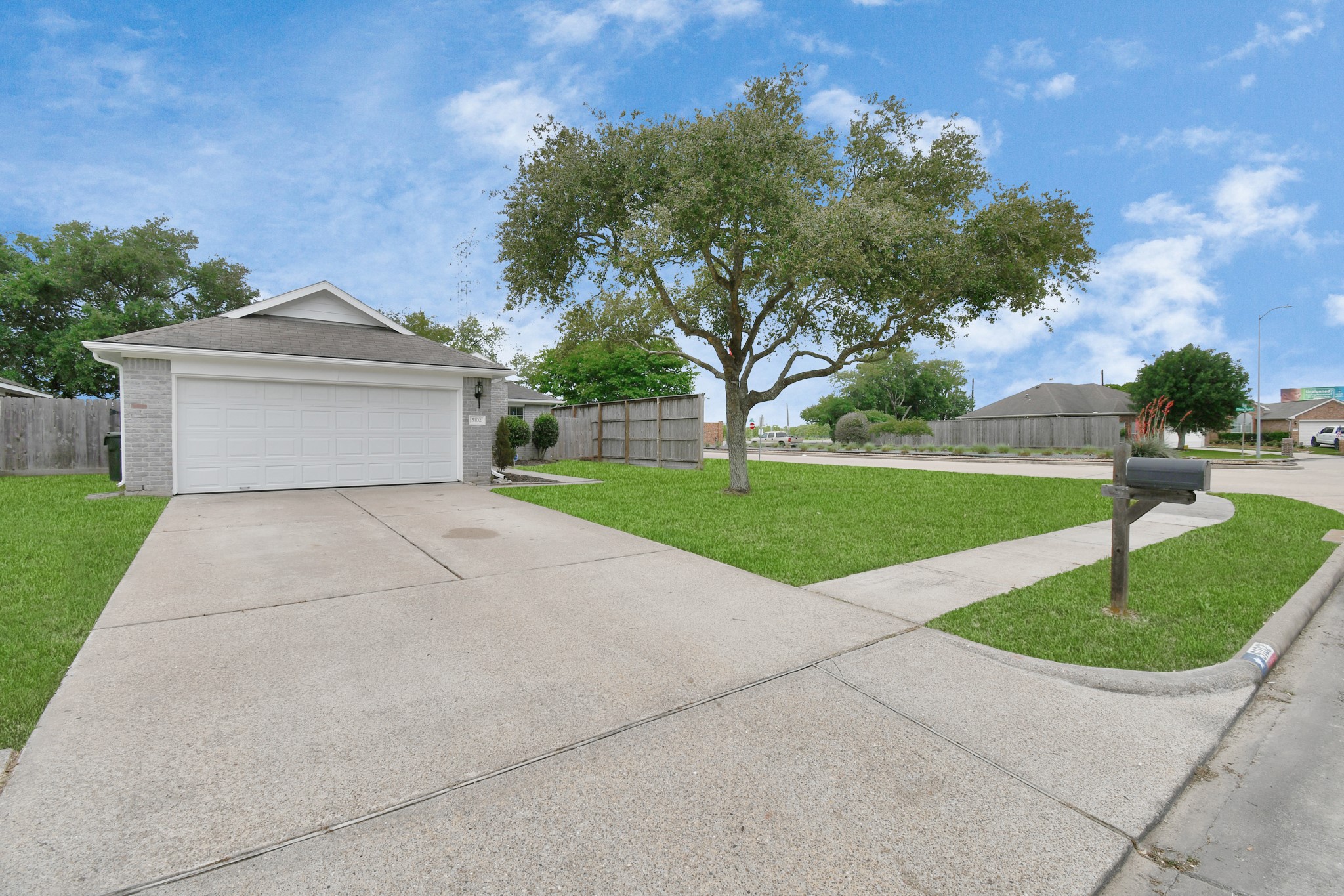 5102 Chase Park Court, Bacliff, TX 77518