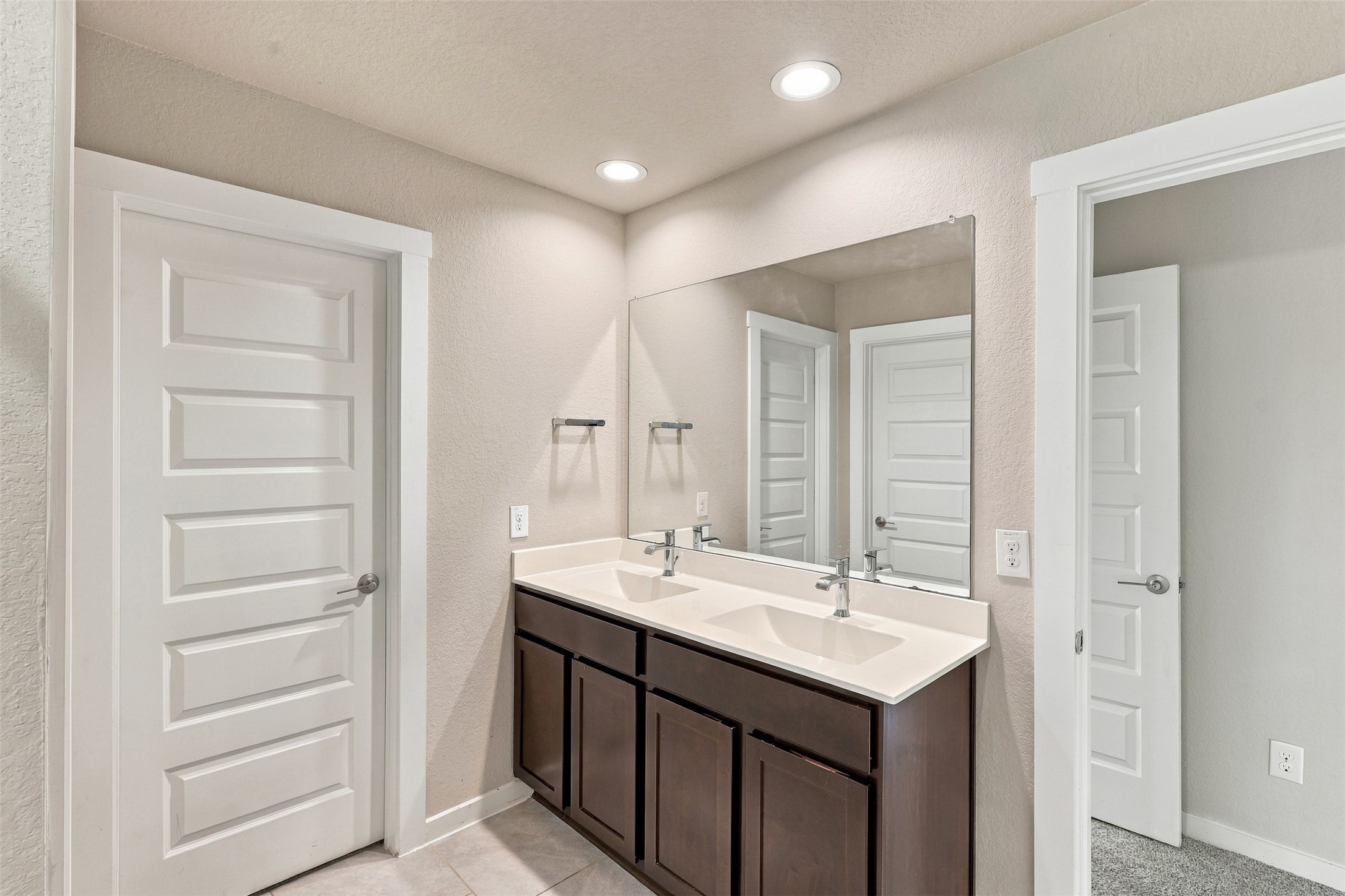 Large Tile Floors, Enclosed Commode Area and Large Walk In Closet!