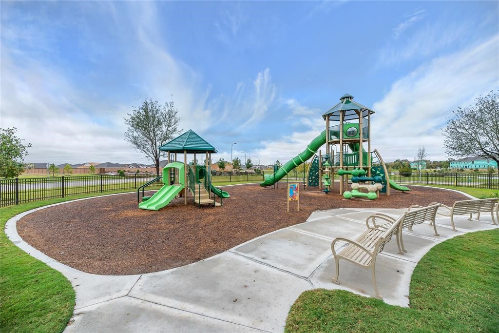 The Community is located off the Westpark Tollway and Grand Mission! Amazing Recreational Center, Community Splash Pad, Walking Trails and more! Lakeview Retreat is the perfect place to call home! Your friends and family will love spending time with you in this D.R. Horton Community! Call today and make an appointment!