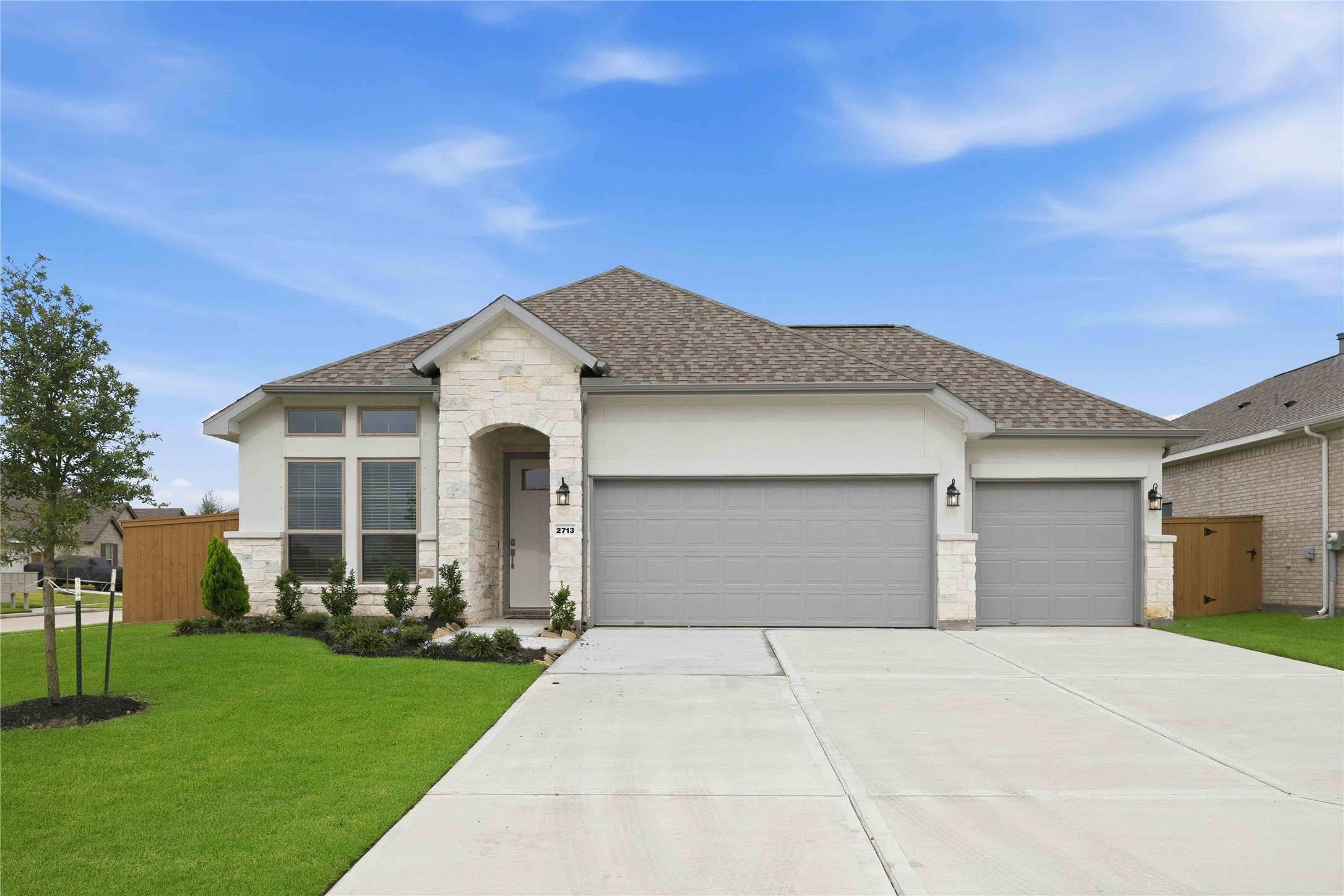 2713 Mackinac Bay Drive, La Marque, TX 77568 2713 Mackinac Bay Drive, La Marque, TX 77568