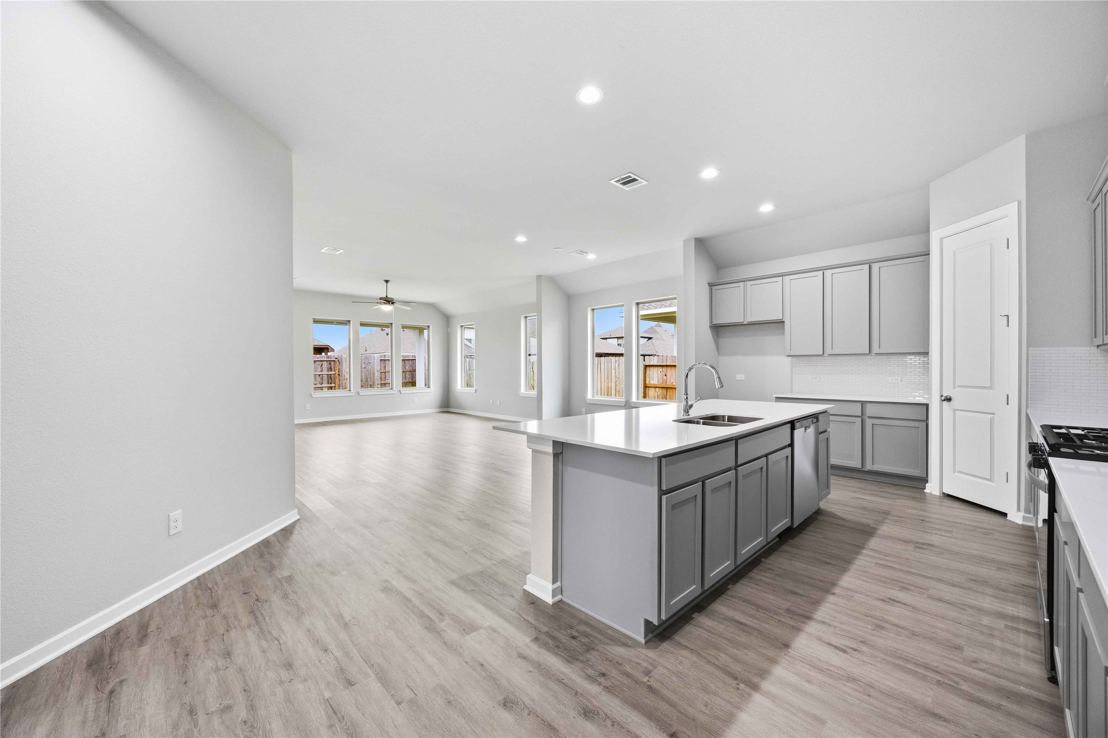 2713 Mackinac Bay Drive, La Marque, TX 77568