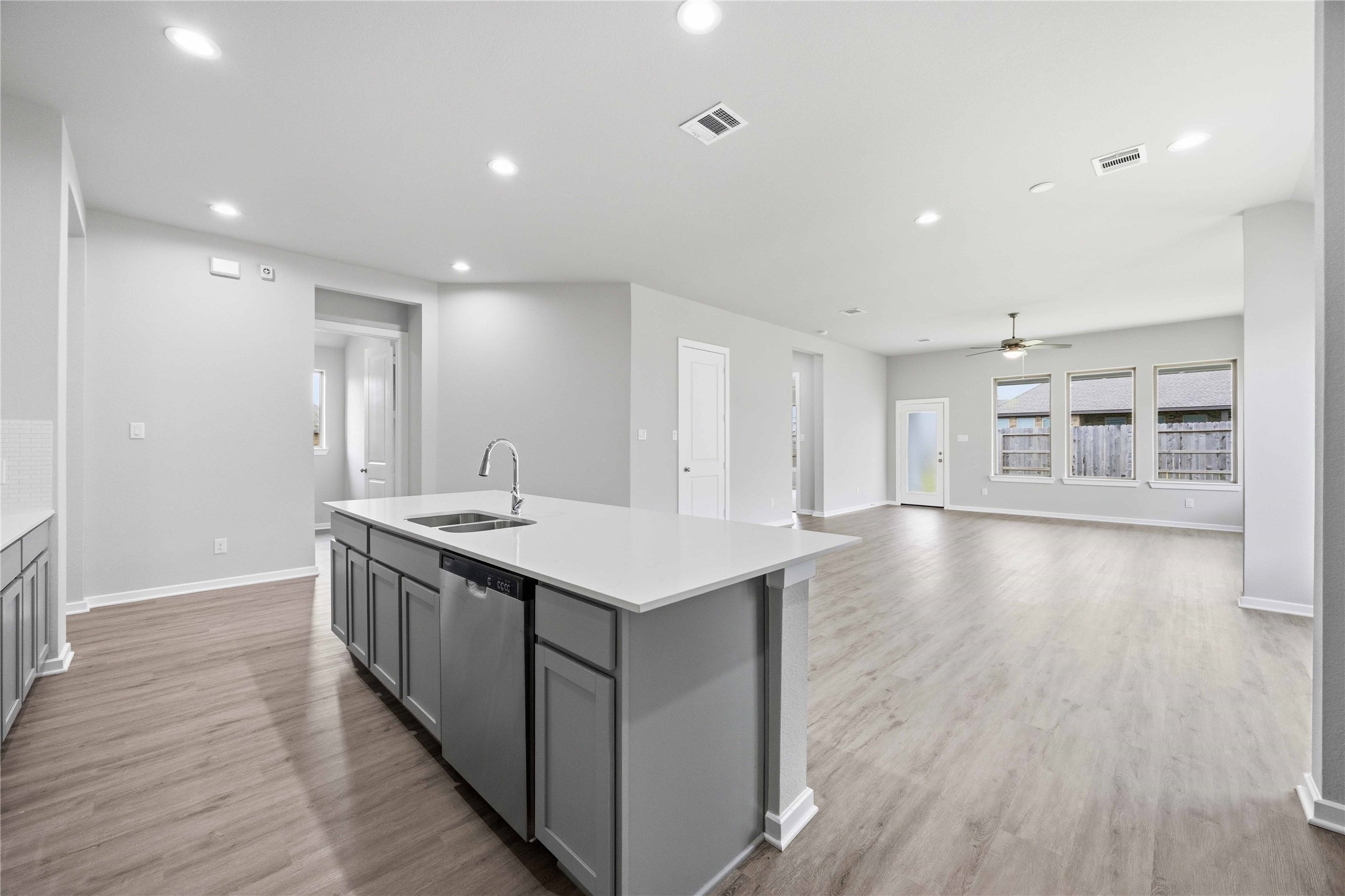 2713 Mackinac Bay Drive, La Marque, TX 77568