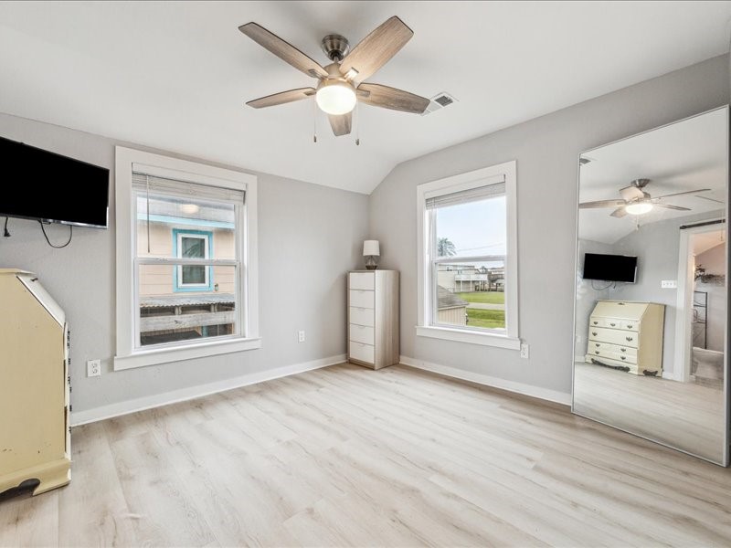 85 Bayou Vista Drive, Hitchcock, TX 77563
