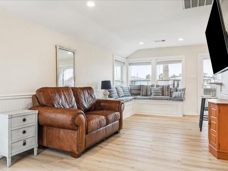 85 Bayou Vista Drive, Hitchcock, TX 77563