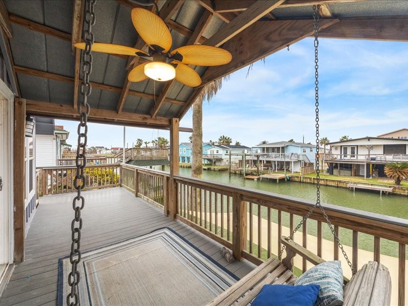 85 Bayou Vista Drive, Hitchcock, TX 77563