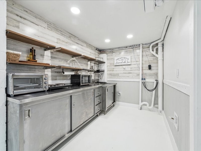 85 Bayou Vista Drive, Hitchcock, TX 77563