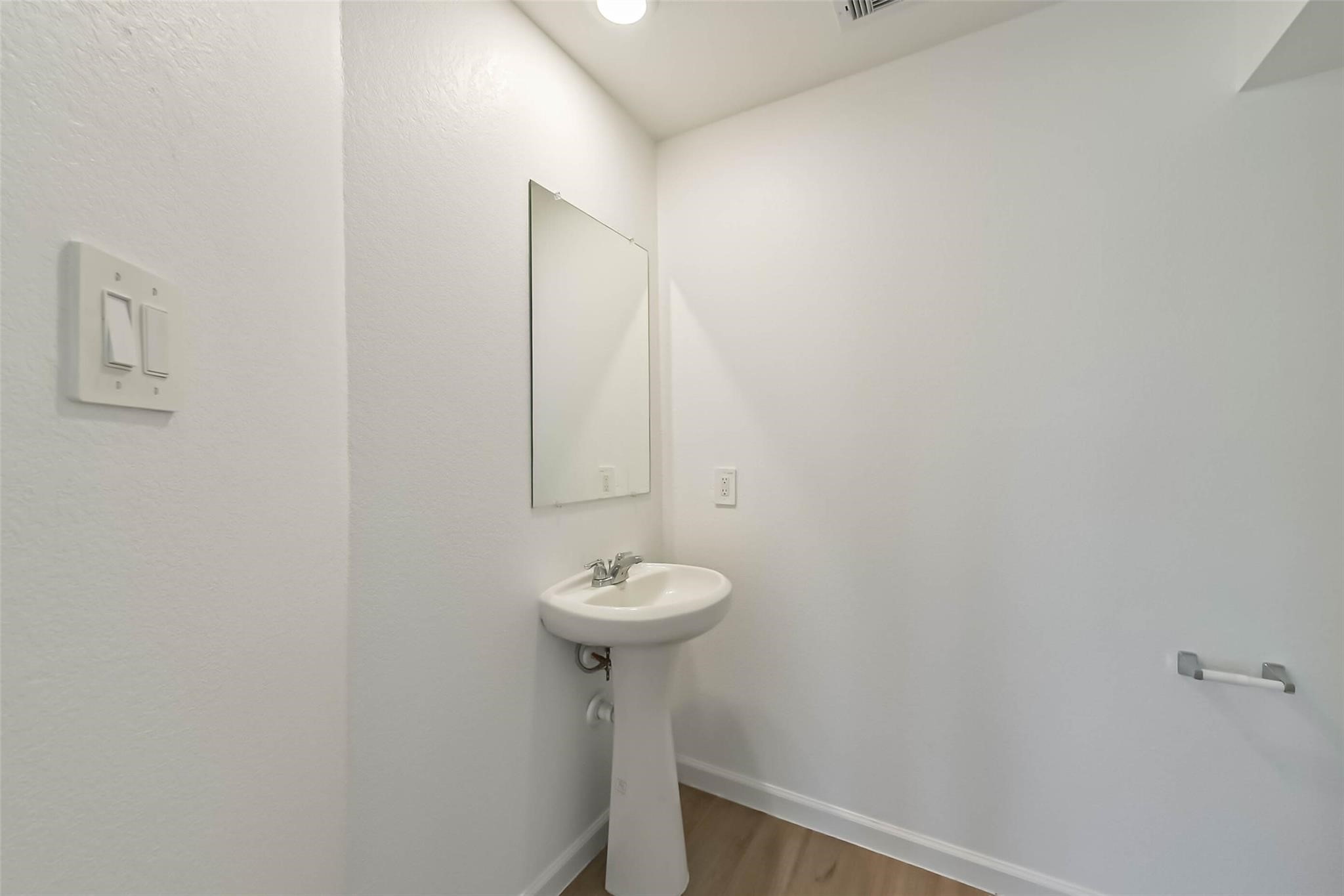 Guest Bathroom 1st Floor