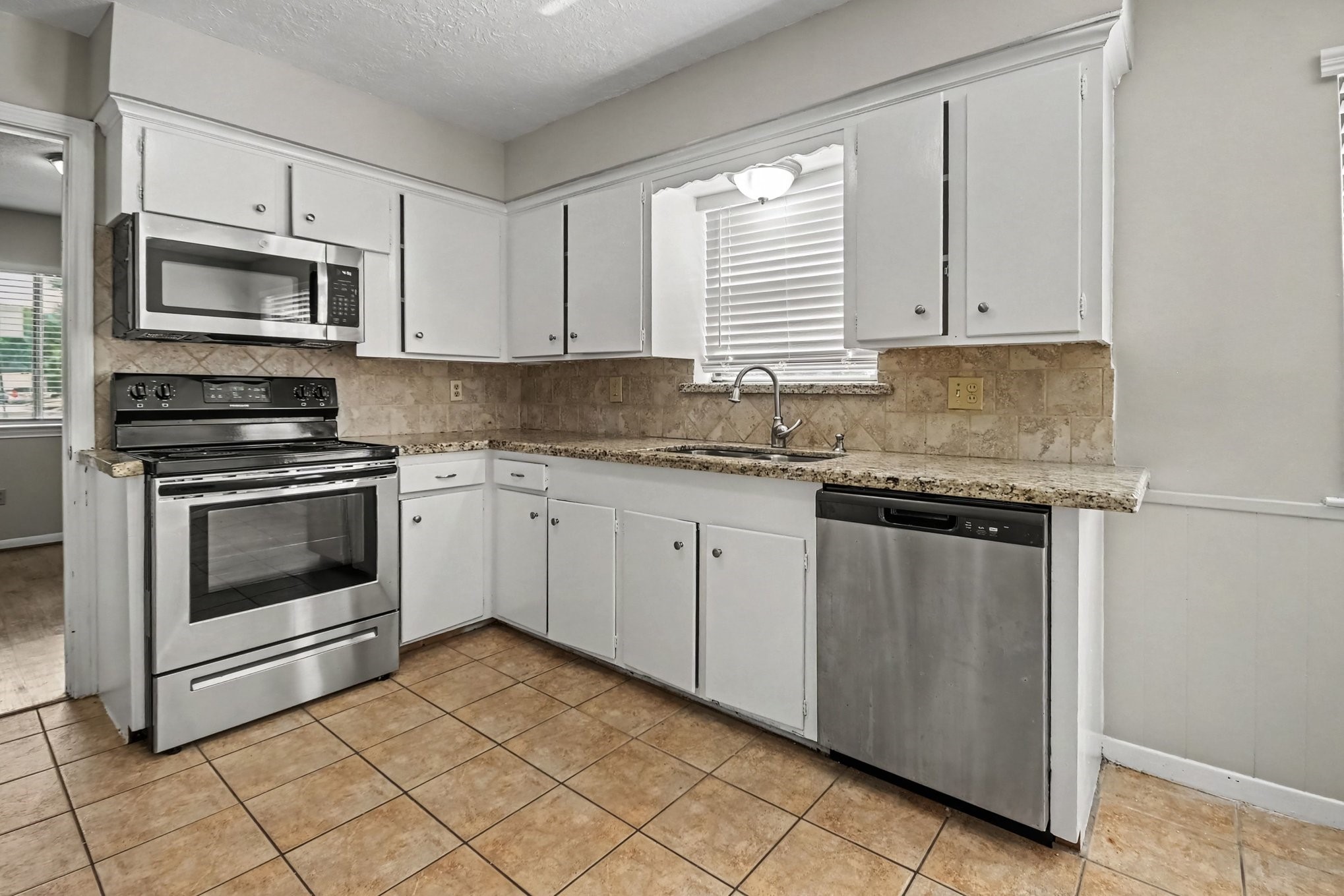 5113 Cottonwood Circle, Dickinson, TX 77539