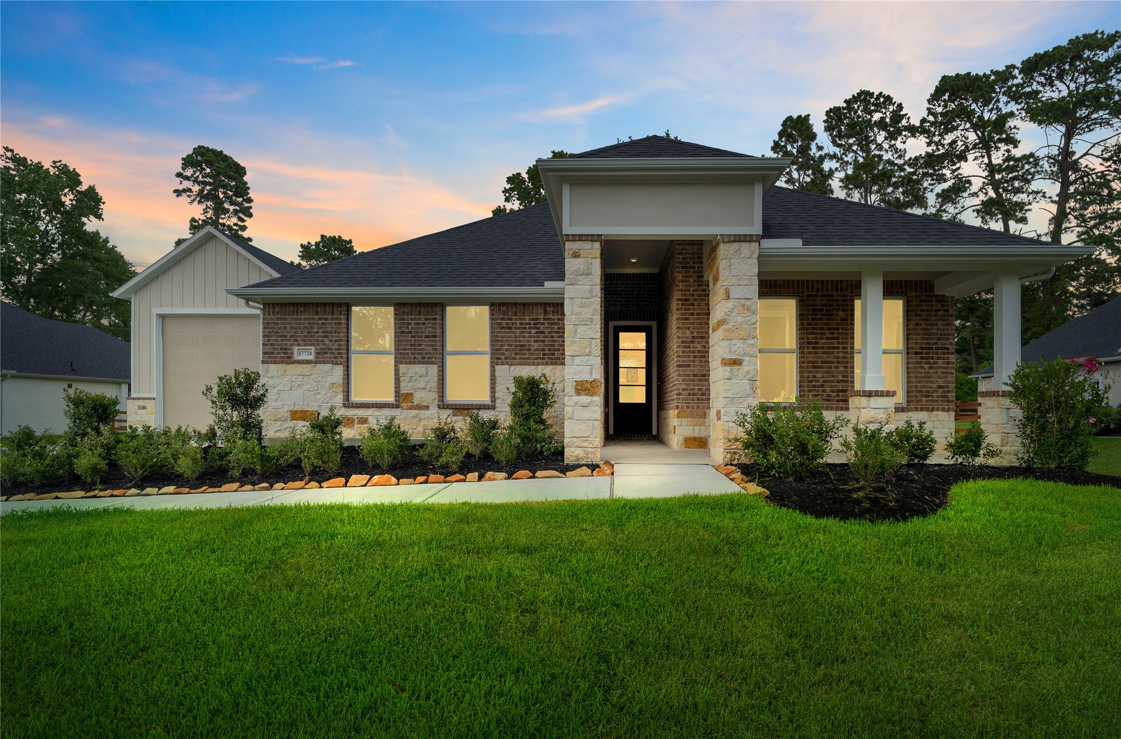 Welcome home to 17728 Gold Saddle Lane located in Timber Hollow and zoned to Magnolia ISD.