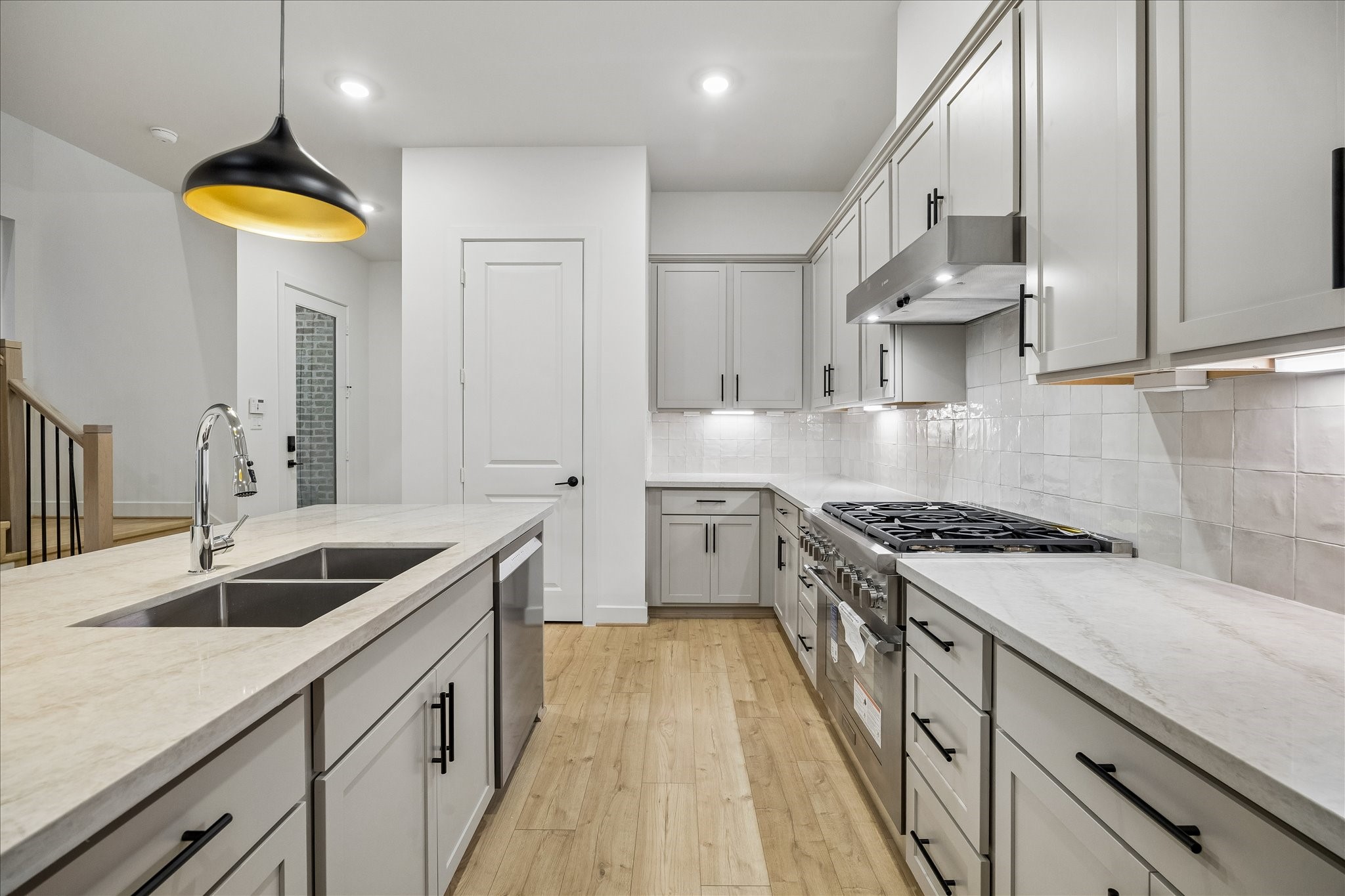 5016 Schuler Street, Houston, TX 77007 5016 Schuler Street, Houston, TX 77007