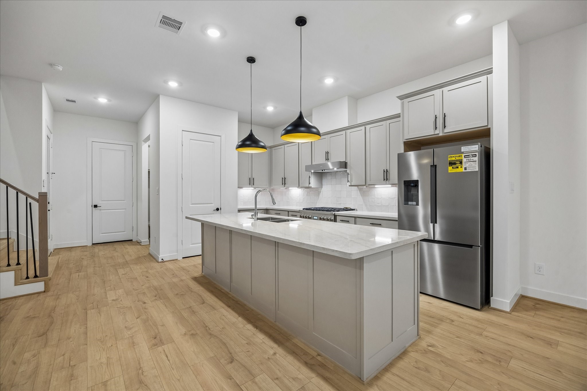5016 Schuler Street, Houston, TX 77007 5016 Schuler Street, Houston, TX 77007