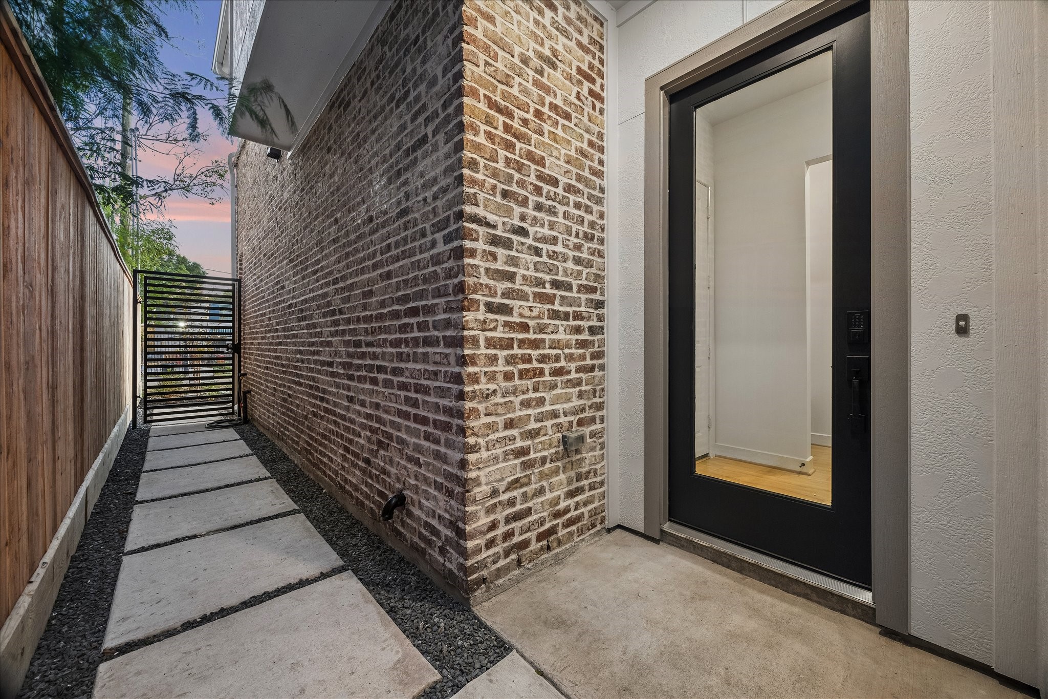 5016 Schuler Street, Houston, TX 77007