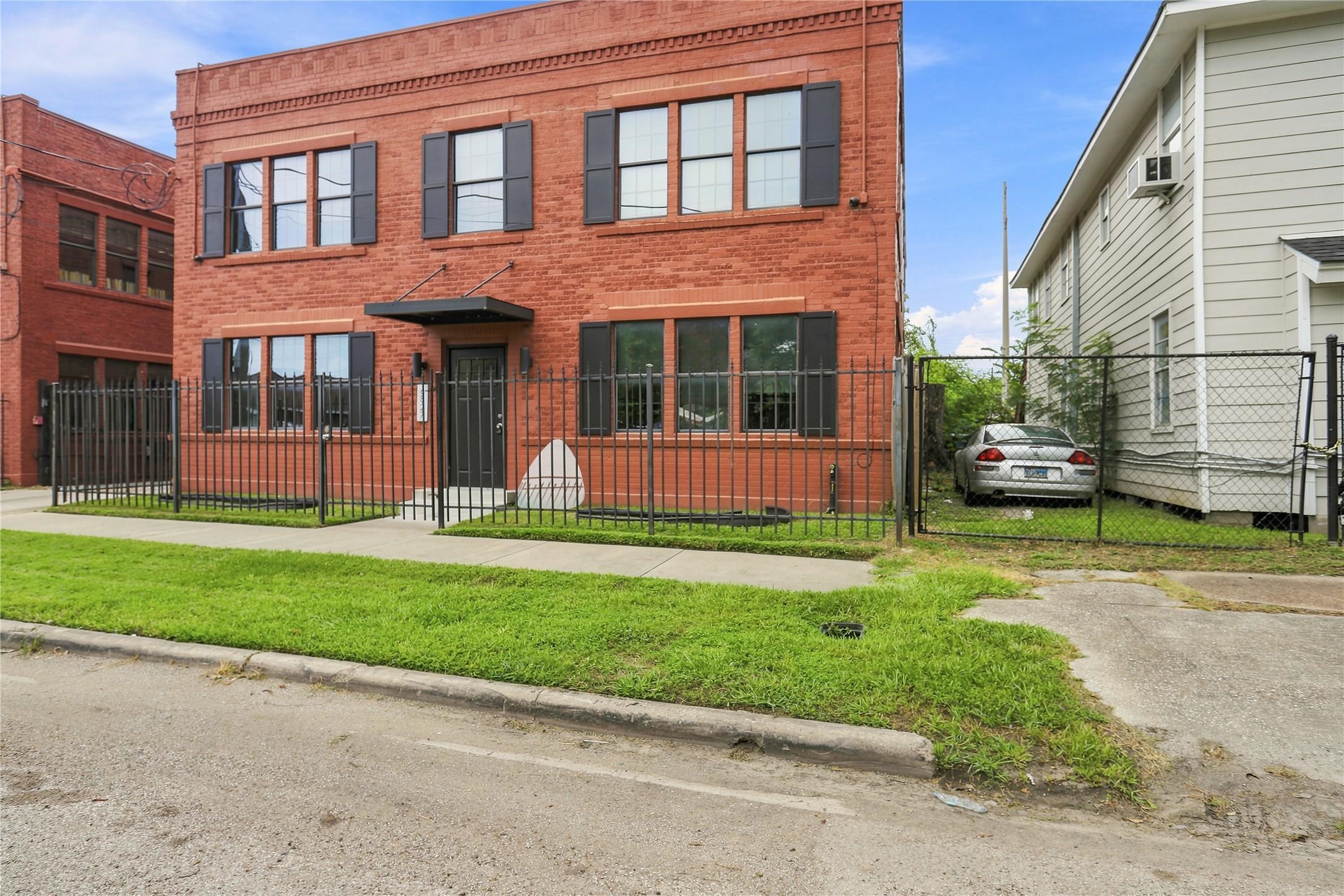 6825 Avenue C, #B, Houston, TX 77011 6825 Avenue C, #B, Houston, TX 77011