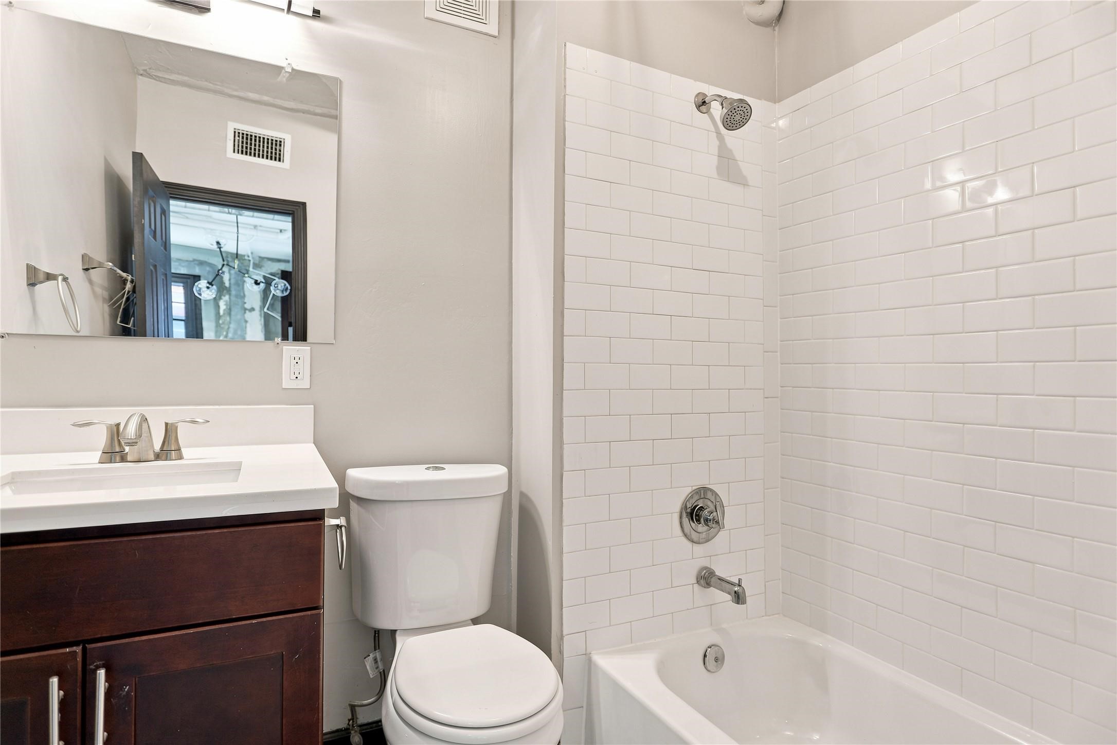 6825 Avenue C, #B, Houston, TX 77011 6825 Avenue C, #B, Houston, TX 77011
