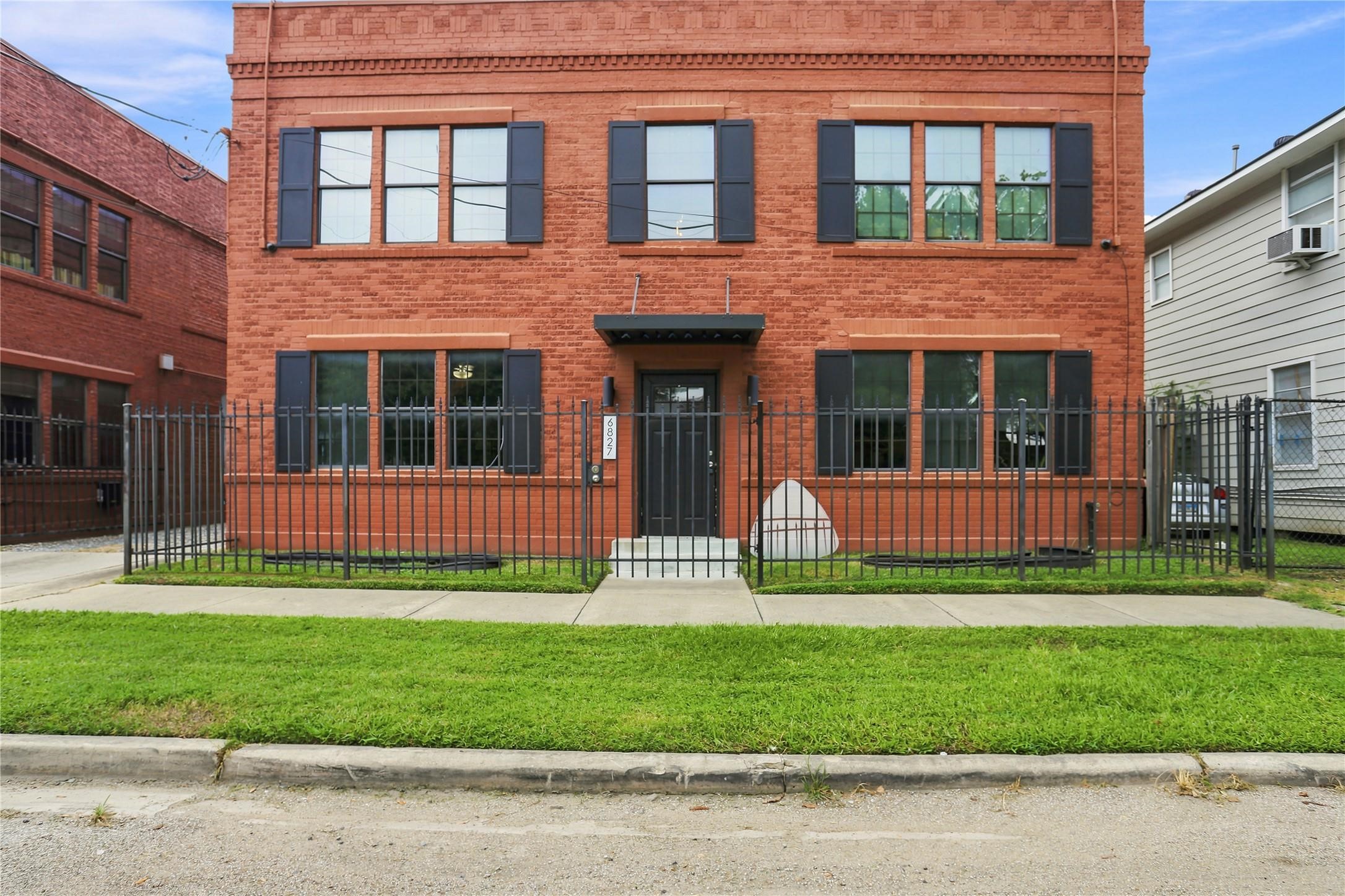 6825 Avenue C, #B, Houston, TX 77011 6825 Avenue C, #B, Houston, TX 77011