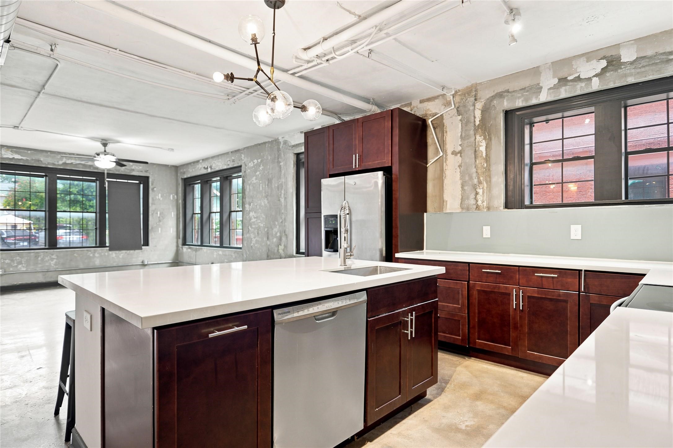 6825 Avenue C, #B, Houston, TX 77011 6825 Avenue C, #B, Houston, TX 77011