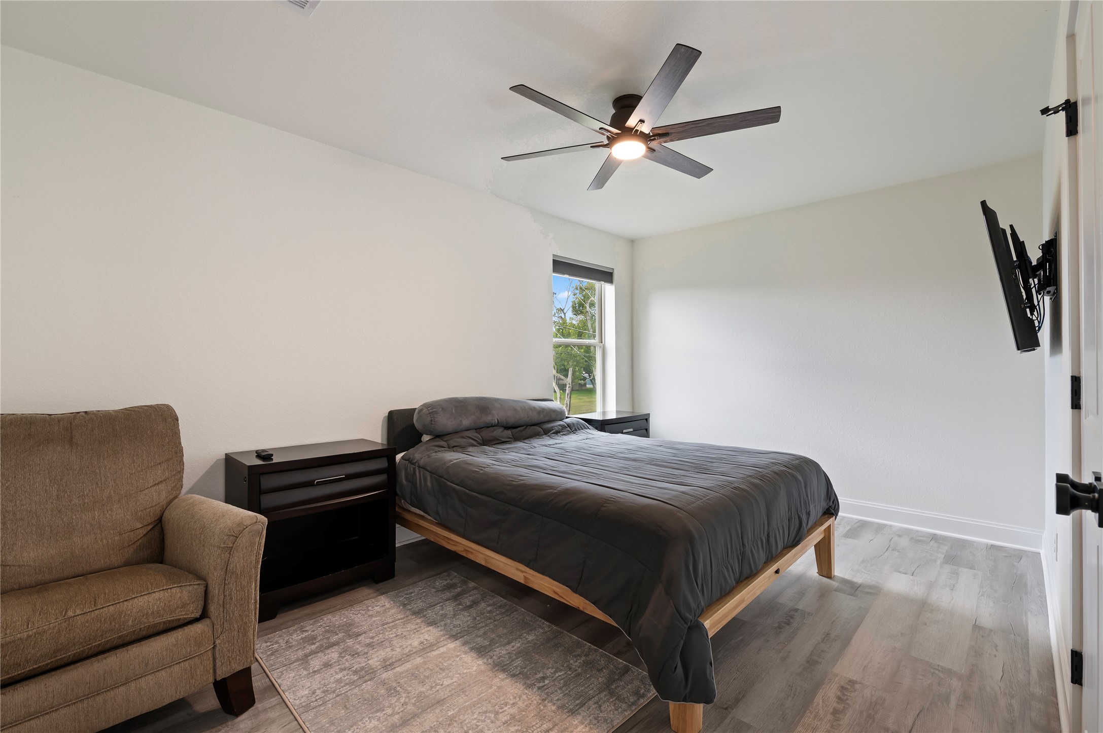 Spacious upstairs bedroom with double door coset space.