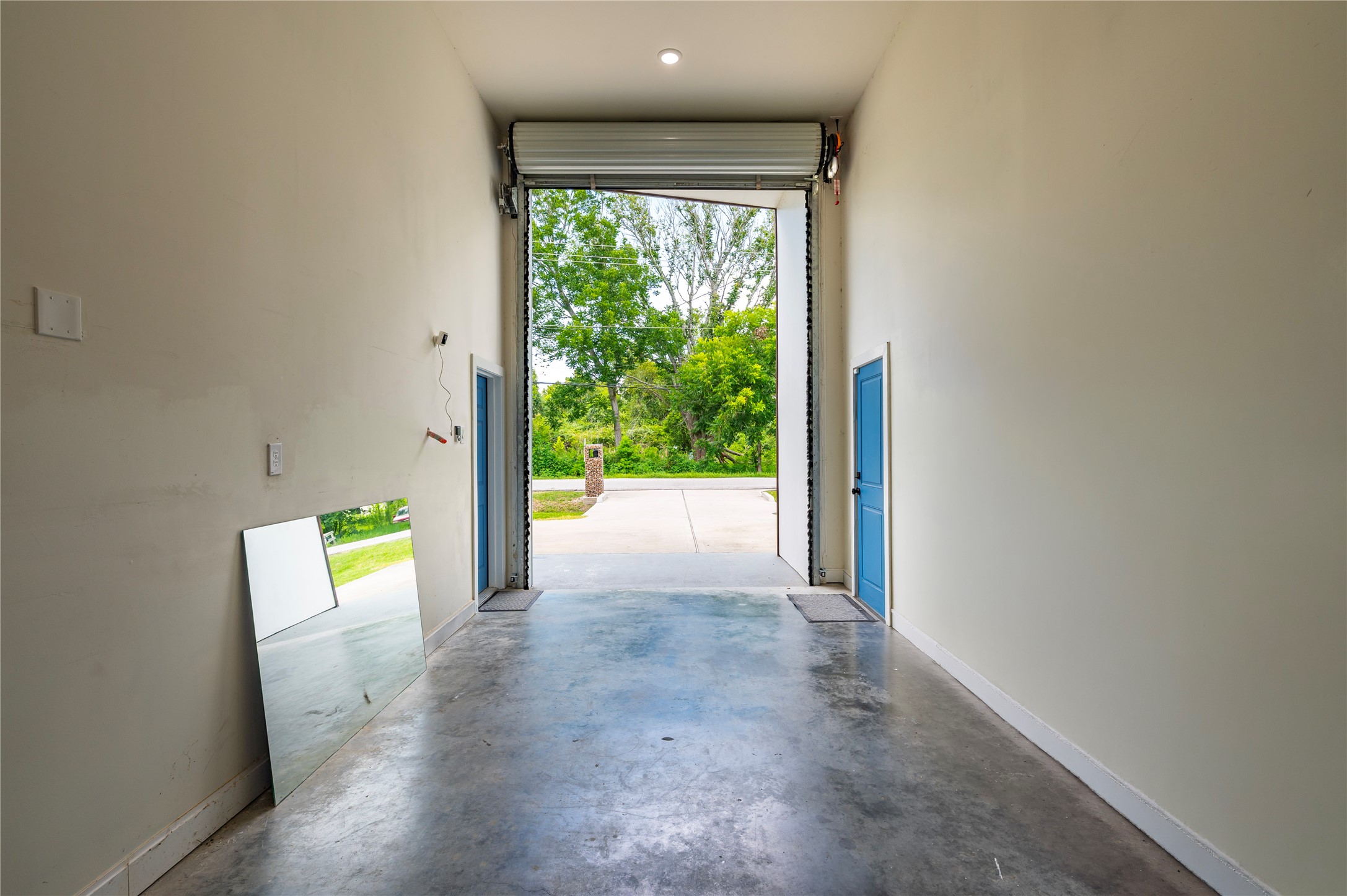 12ft Motorized Bay door and 14ft.6in ceilings.