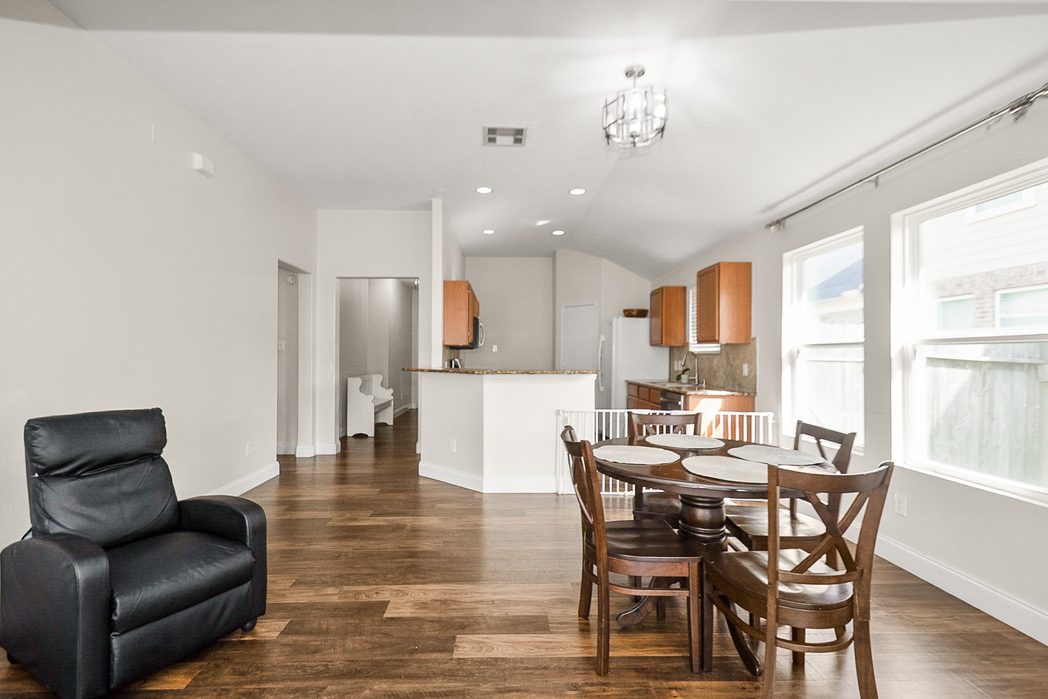 Breakfast & Dining Area