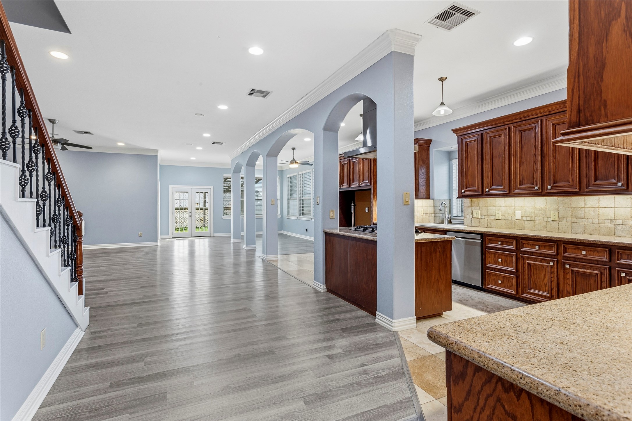 2535 Broadway Street, San Leon, TX 77539