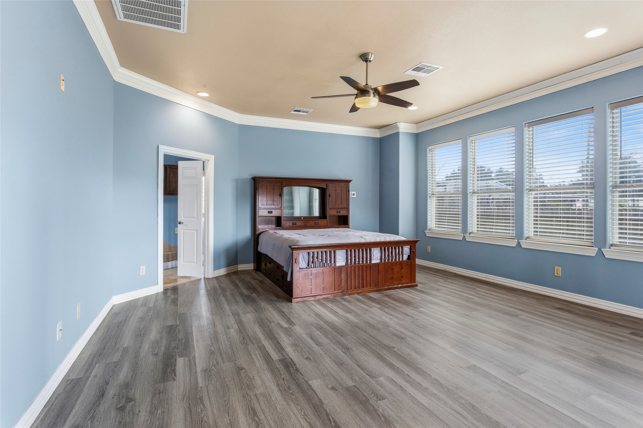 2535 Broadway Street, San Leon, TX 77539