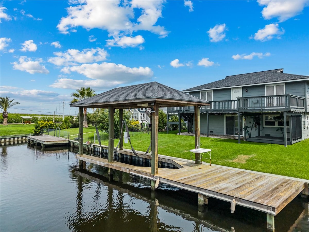997 Redfish Street, Bayou Vista, TX 77563