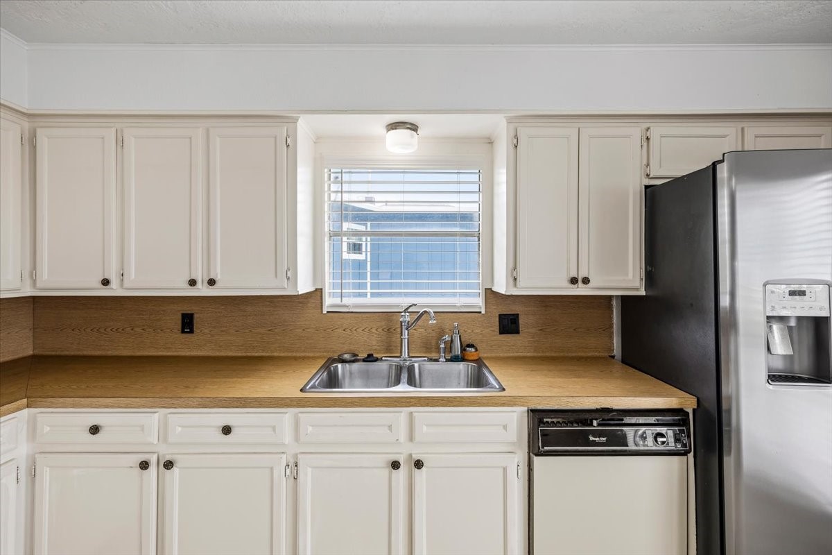 997 Redfish Street, Bayou Vista, TX 77563