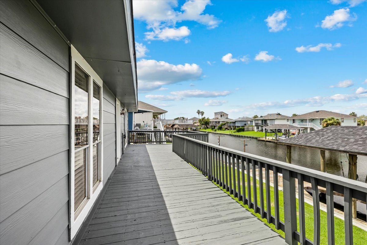 997 Redfish Street, Bayou Vista, TX 77563