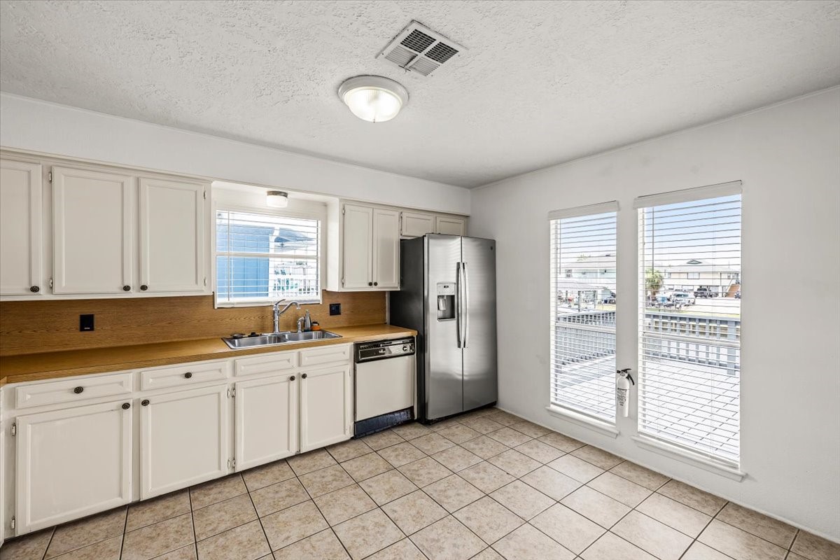 997 Redfish Street, Bayou Vista, TX 77563
