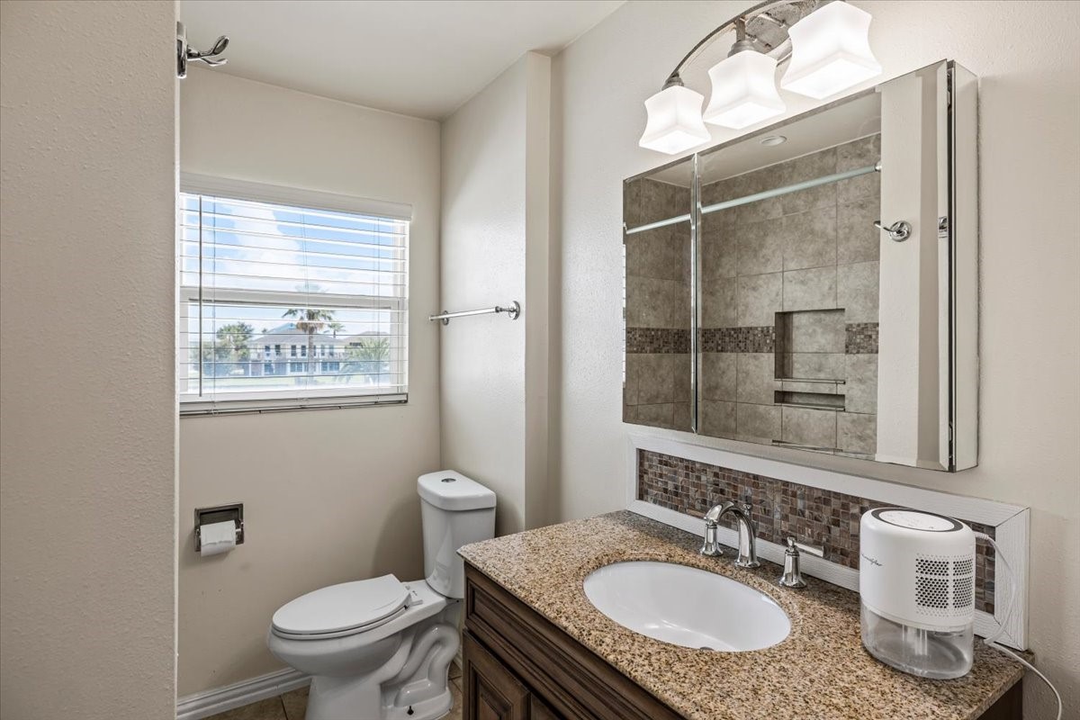 997 Redfish Street, Bayou Vista, TX 77563