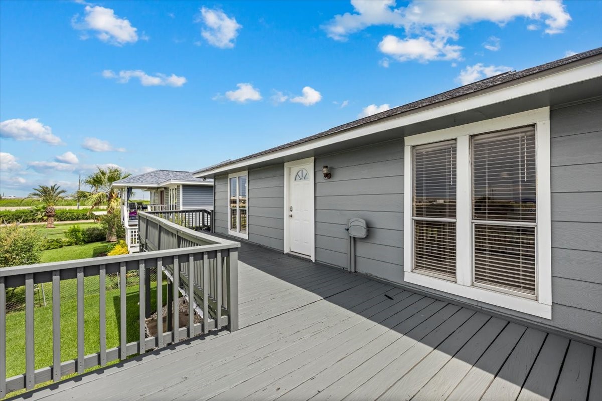 997 Redfish Street, Bayou Vista, TX 77563