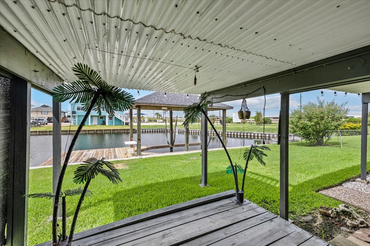 997 Redfish Street, Bayou Vista, TX 77563