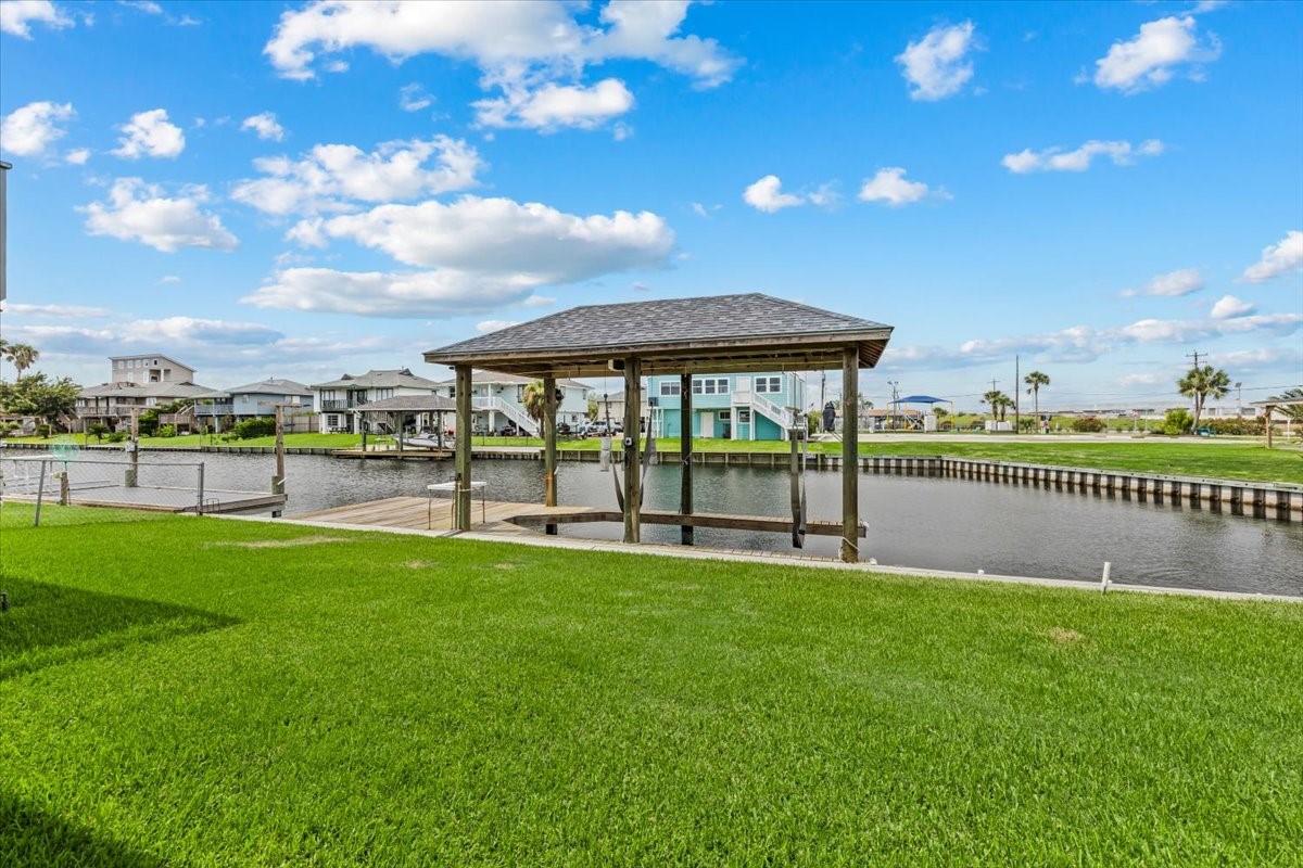 997 Redfish Street, Bayou Vista, TX 77563