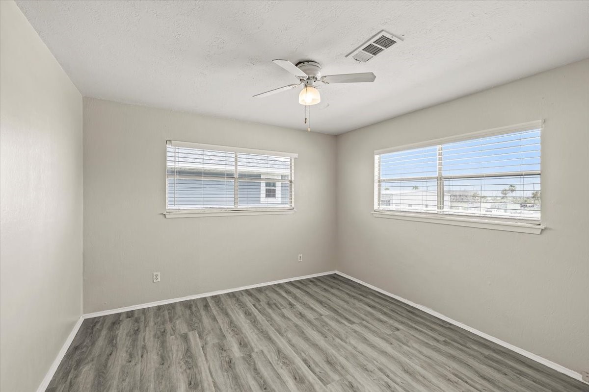 997 Redfish Street, Bayou Vista, TX 77563
