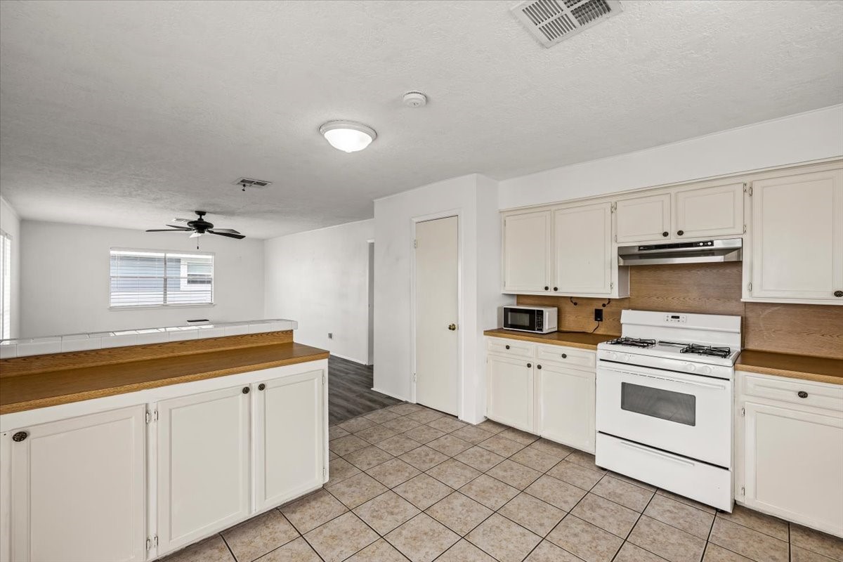 997 Redfish Street, Bayou Vista, TX 77563