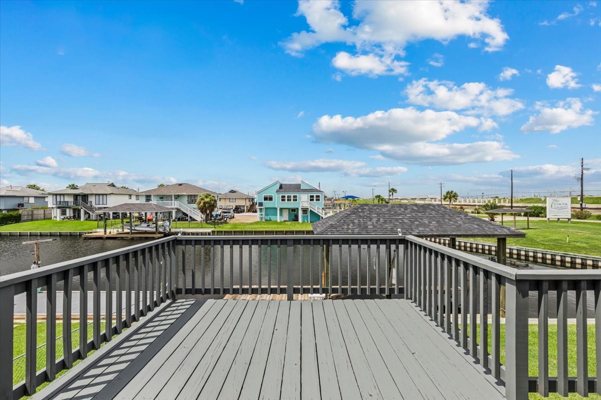 997 Redfish Street, Bayou Vista, TX 77563