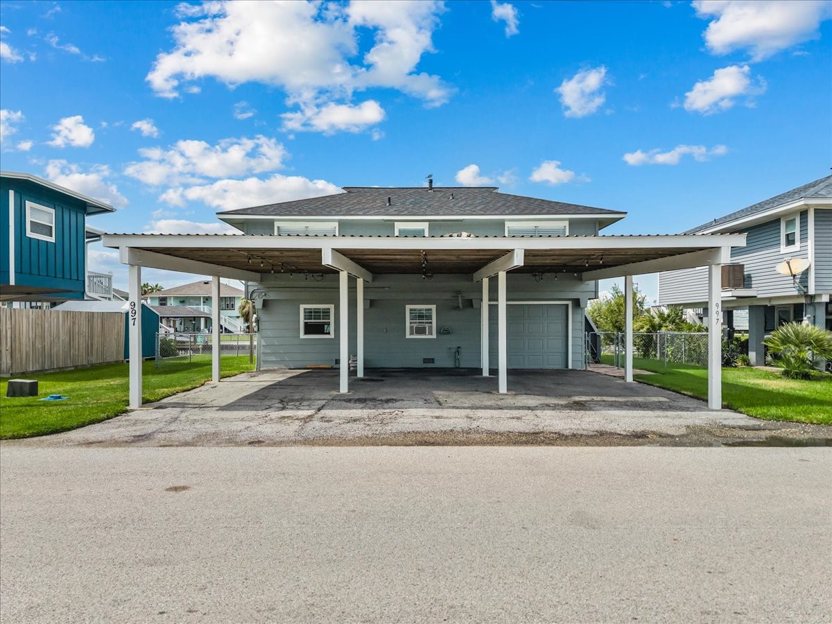 997 Redfish Street, Bayou Vista, TX 77563