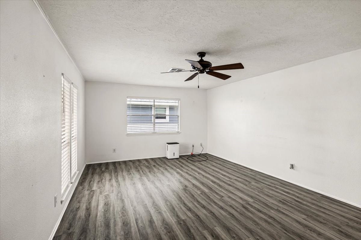 997 Redfish Street, Bayou Vista, TX 77563