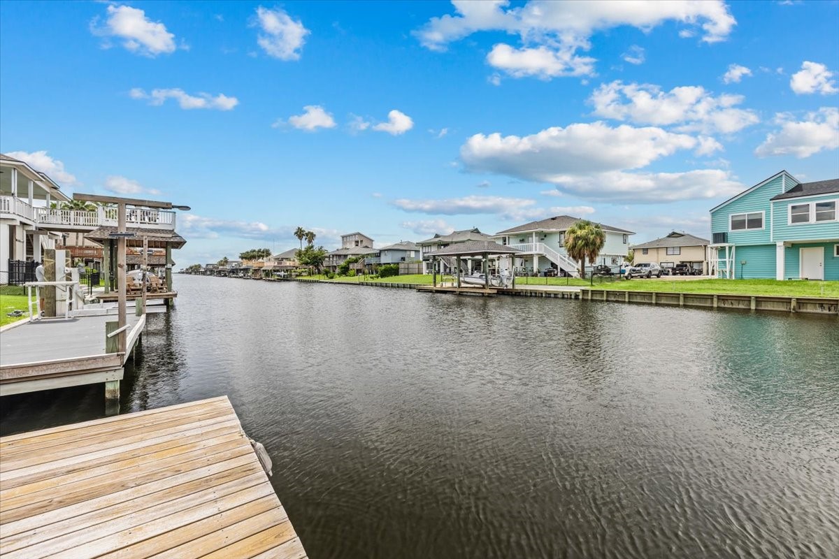 997 Redfish Street, Bayou Vista, TX 77563